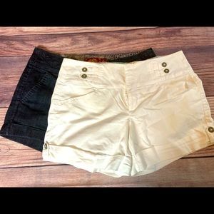Set of cuffed shorts